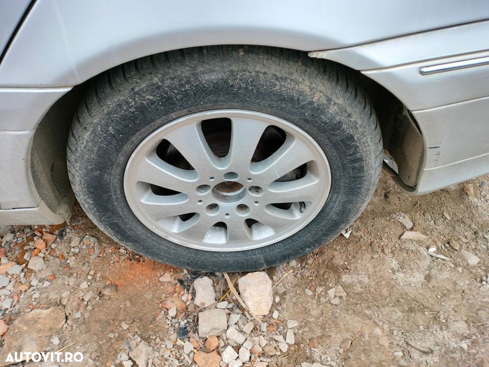 Dezmembrari  Mercedes-Benz C-CLASS (W203)  2000  > 2007 C 200 CDI (20 - 4