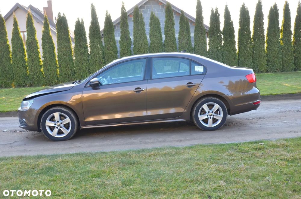 Volkswagen Jetta 1.6 TDI Blue Motion Technology Comfortline - 2