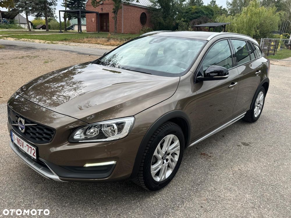 Volvo V60 Cross Country D3 Drive-E Momentum - 4