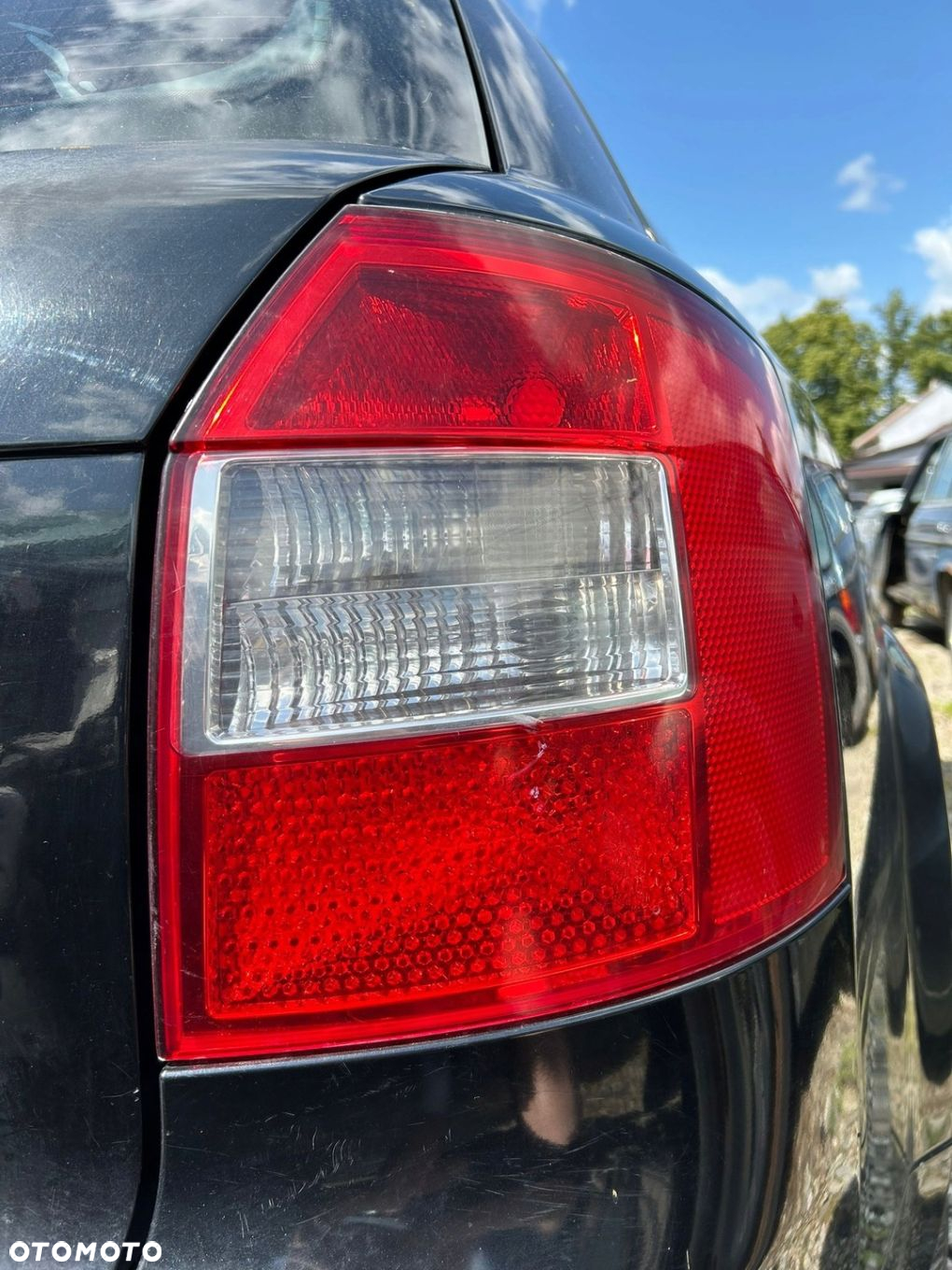LAMPA REFLEKTOR TYLNY TYŁ PRAWY AUDI A4 B6 KOMBI - 2