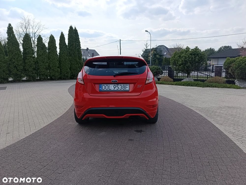 Ford Fiesta 1.6 EcoBoost ST - 11