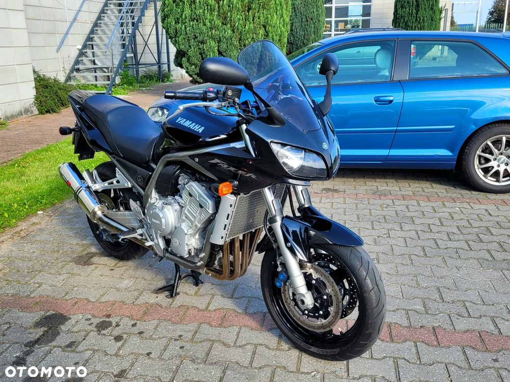Yamaha FZS - 6