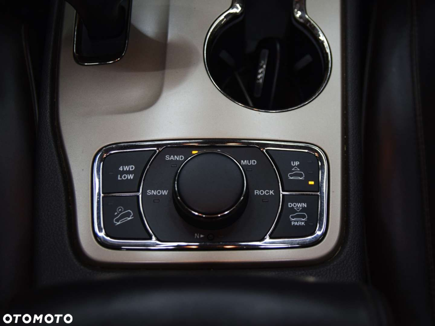 Jeep Grand Cherokee - 24