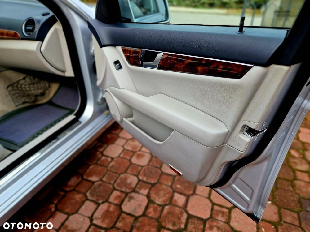 Mercedes-Benz Klasa C 250 CGI Automatik BlueEFFICIENCY - 7