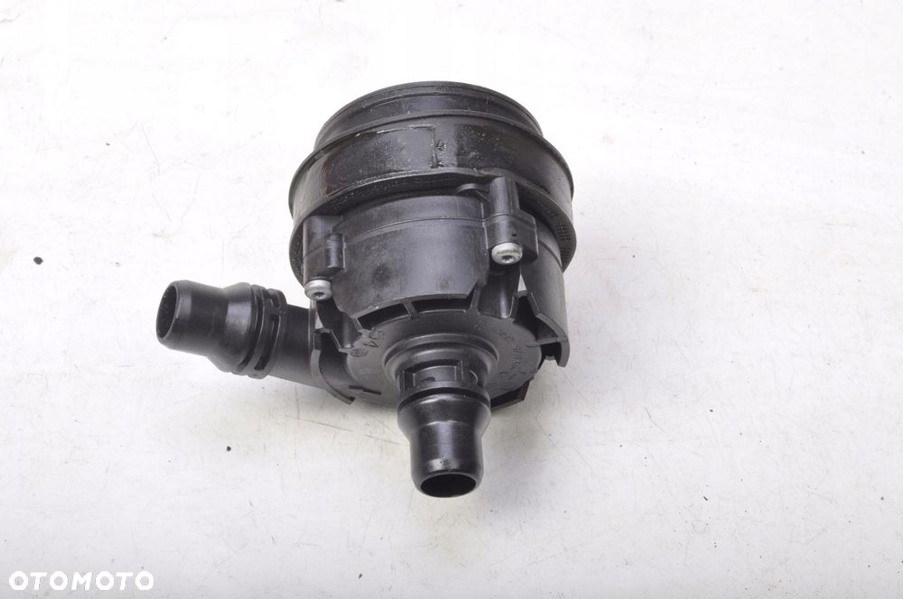BMW F36 2.0 420i POMPA WODY 9147359 - 3