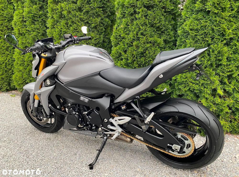 Suzuki GSX - 6