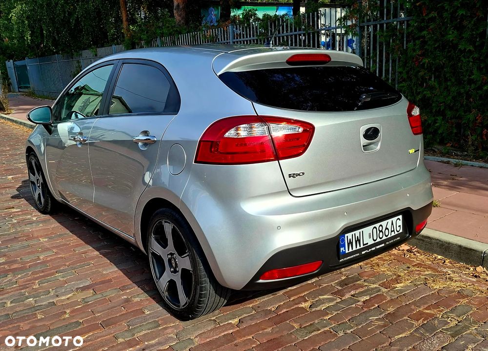 Kia Rio - 16