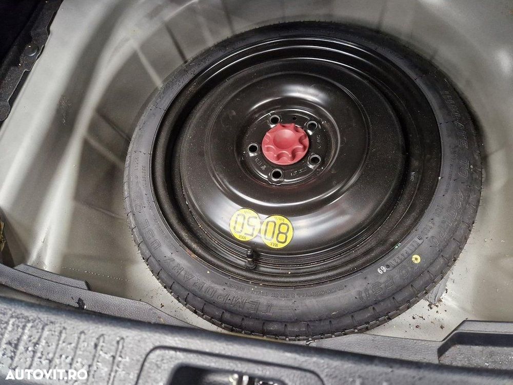 Toyota Corolla 1.8 HSD Business - 29