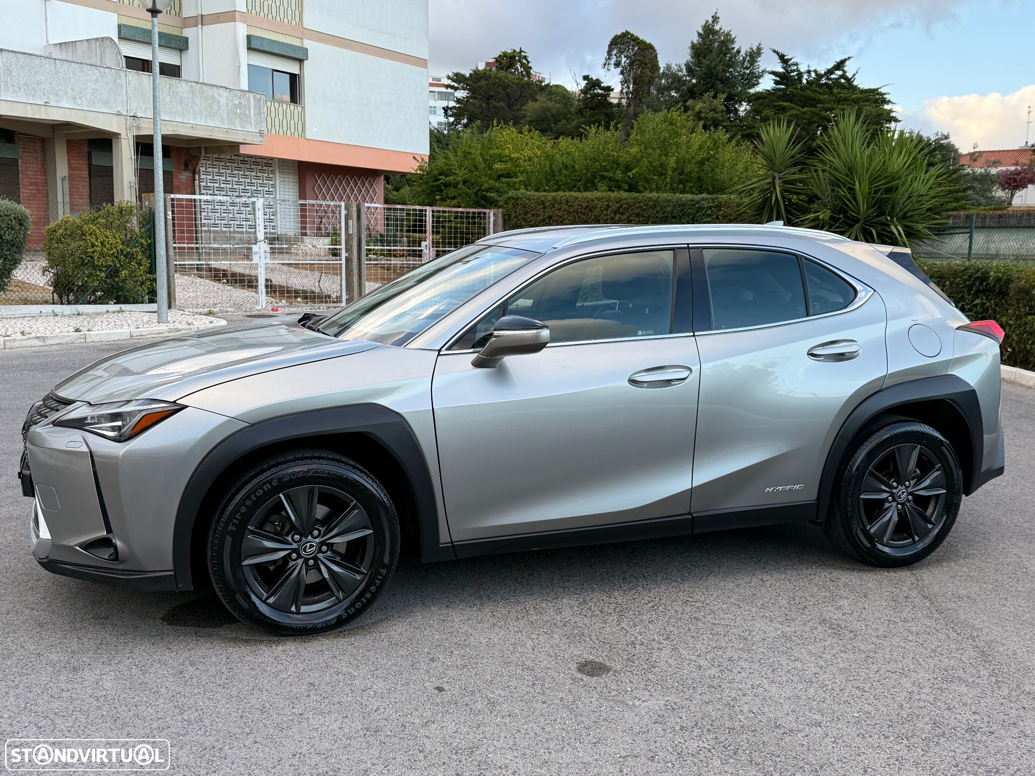 Lexus UX 250h Business - 13