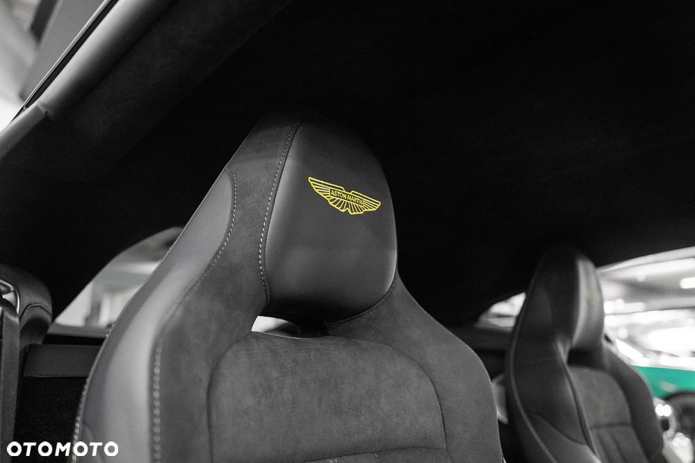 Aston Martin Vantage - 8