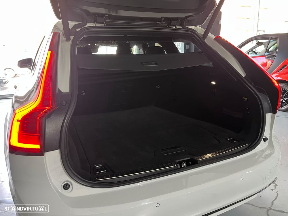 Volvo V90 D4 Geartronic R Design - 34