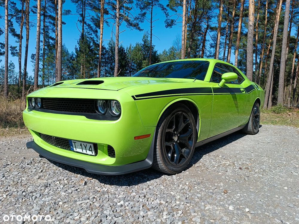 Dodge Challenger - 12