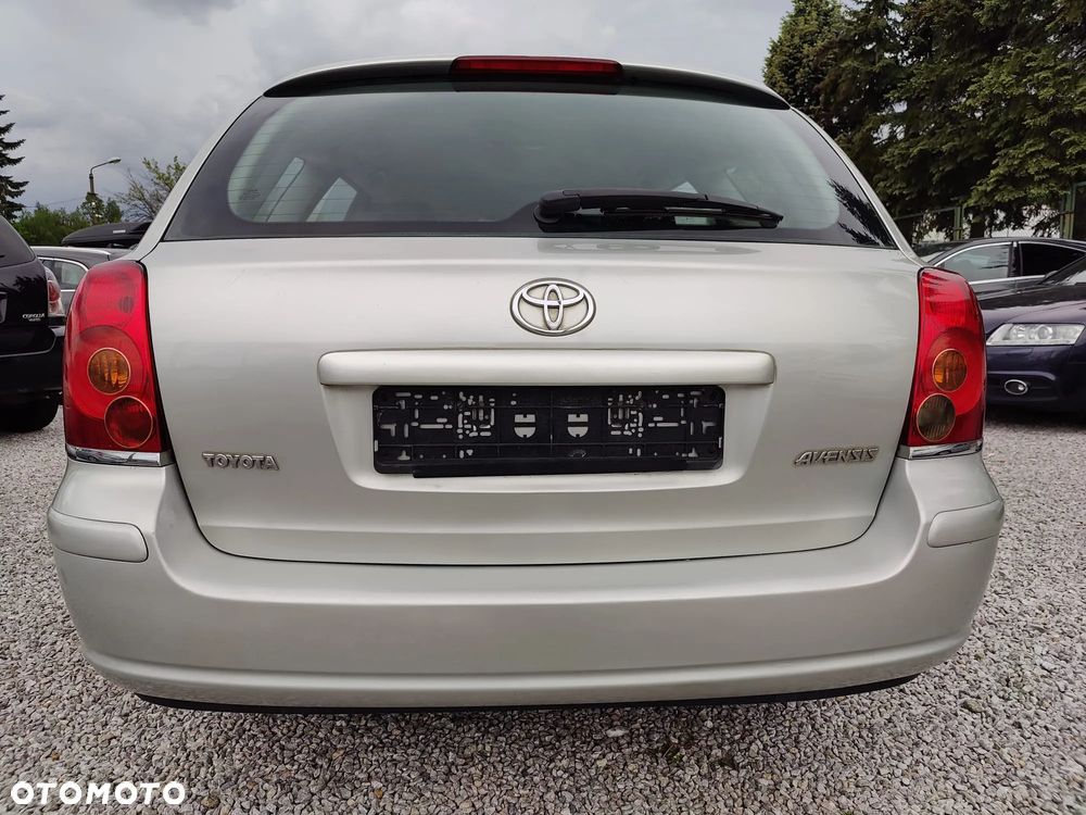 Toyota Avensis - 21