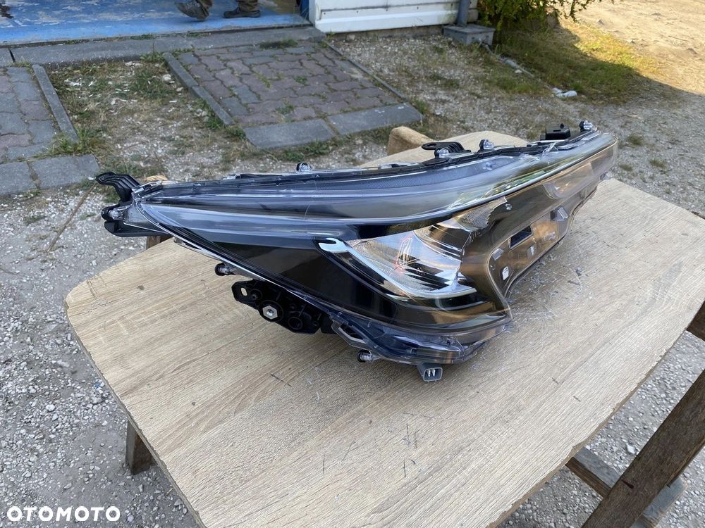 LAMPA PRZEDNIA PRAWA TOYOTA COROLLA E21 HB KOMBI FULL LED 81110-02S60 - 2