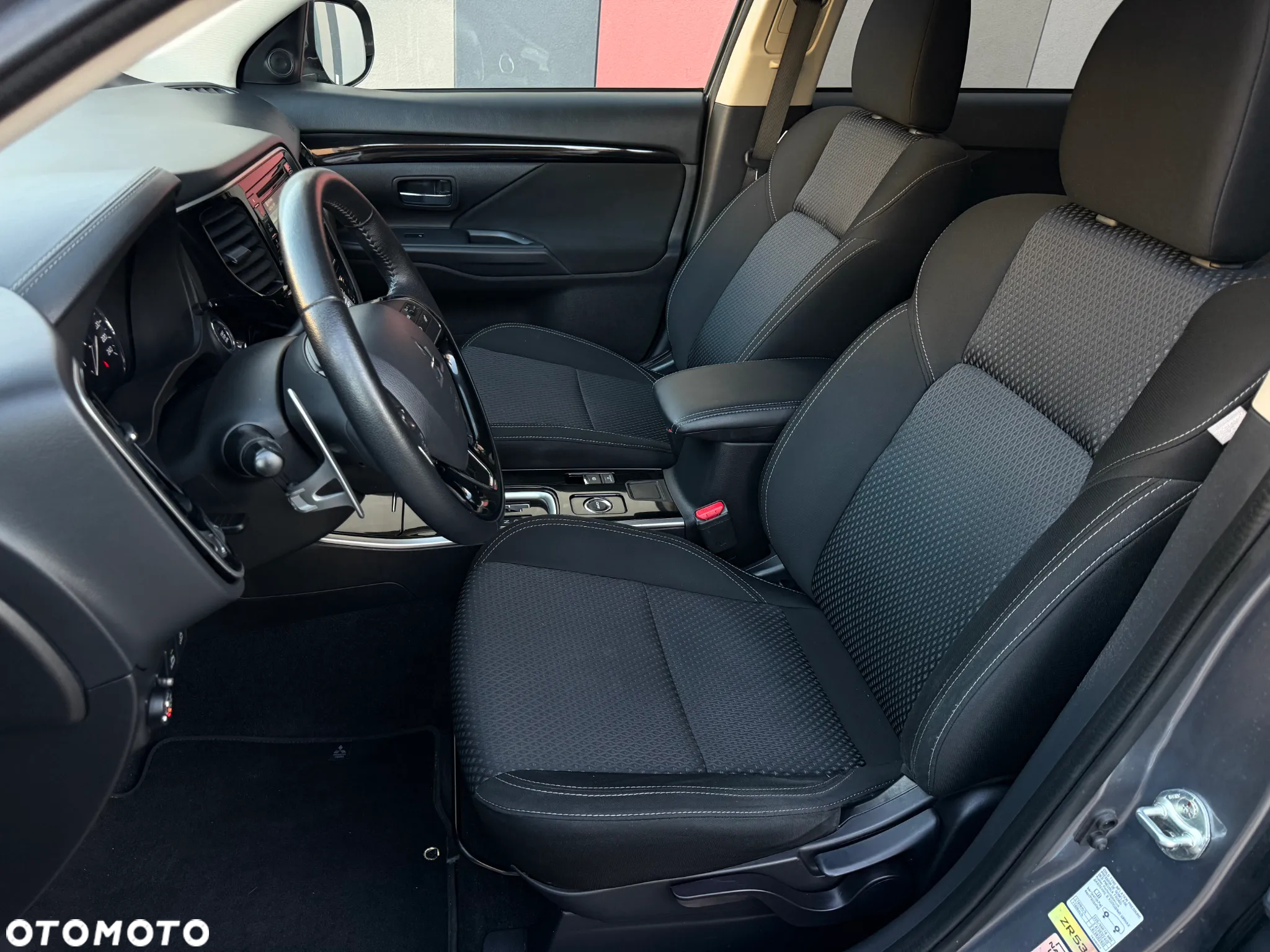 Mitsubishi Outlander 2.0 Intense Comfort 4WD CVT - 23