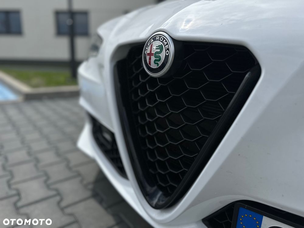 Alfa Romeo Giulia 2.0 Turbo 16V AT8 Veloce - 11