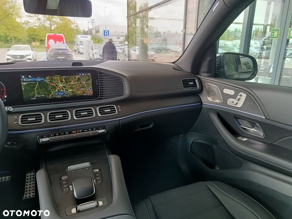 Mercedes-Benz GLS - 12
