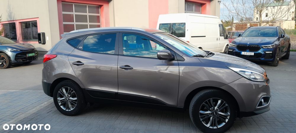 Hyundai ix35 1.7 CRDi 2WD blue Finale Gold - 4