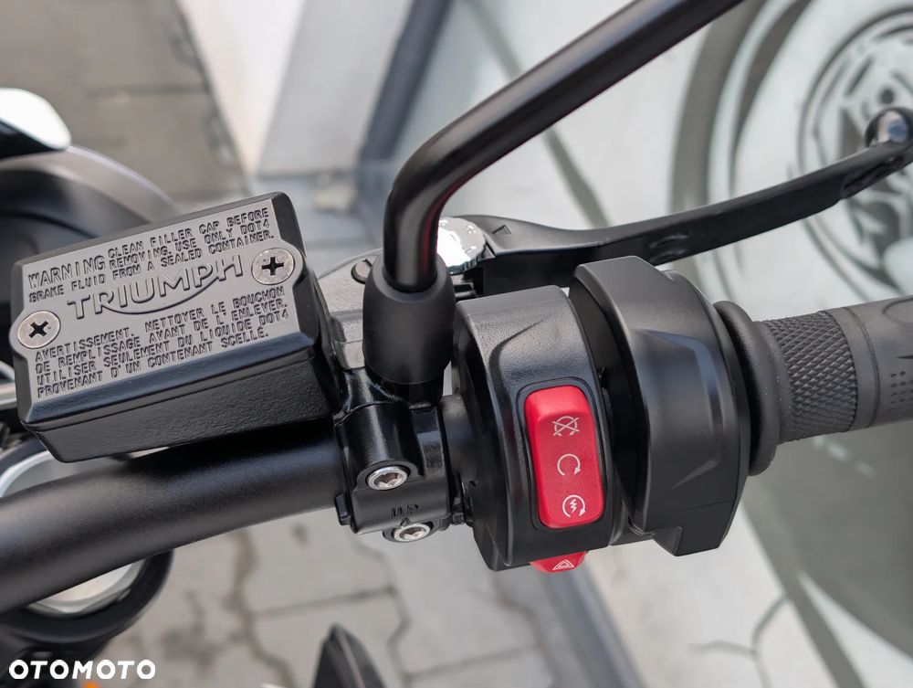 Triumph Street Triple - 12