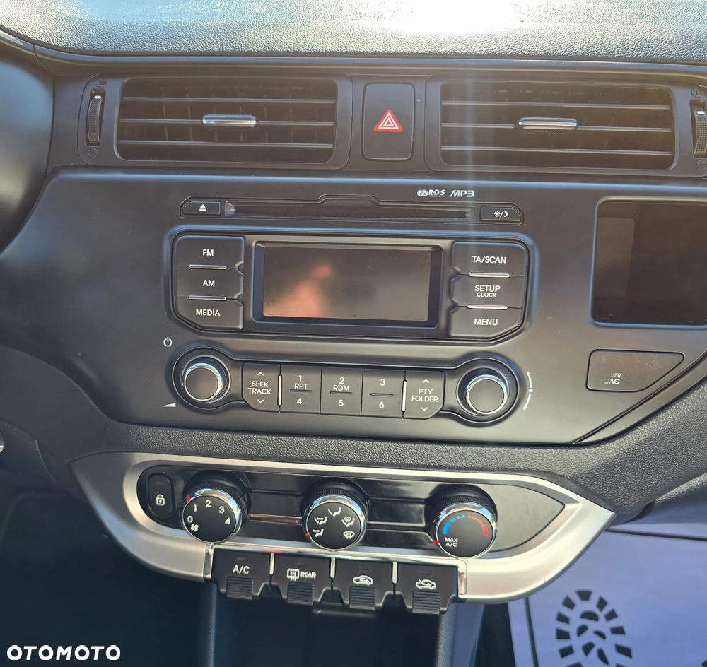 Kia Rio 1.4 L - 24