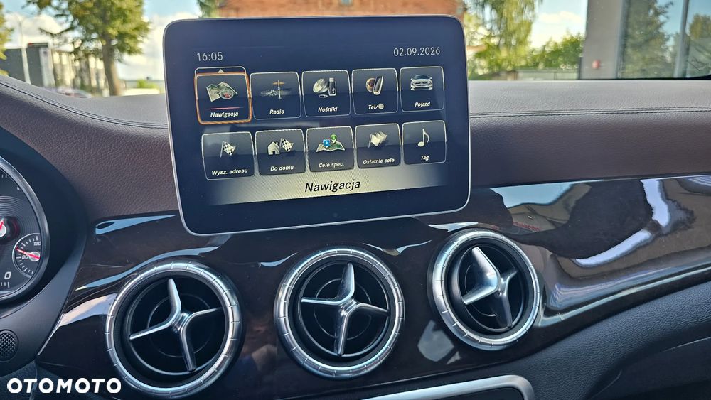 Mercedes-Benz CLA 180 AMG Line - 16