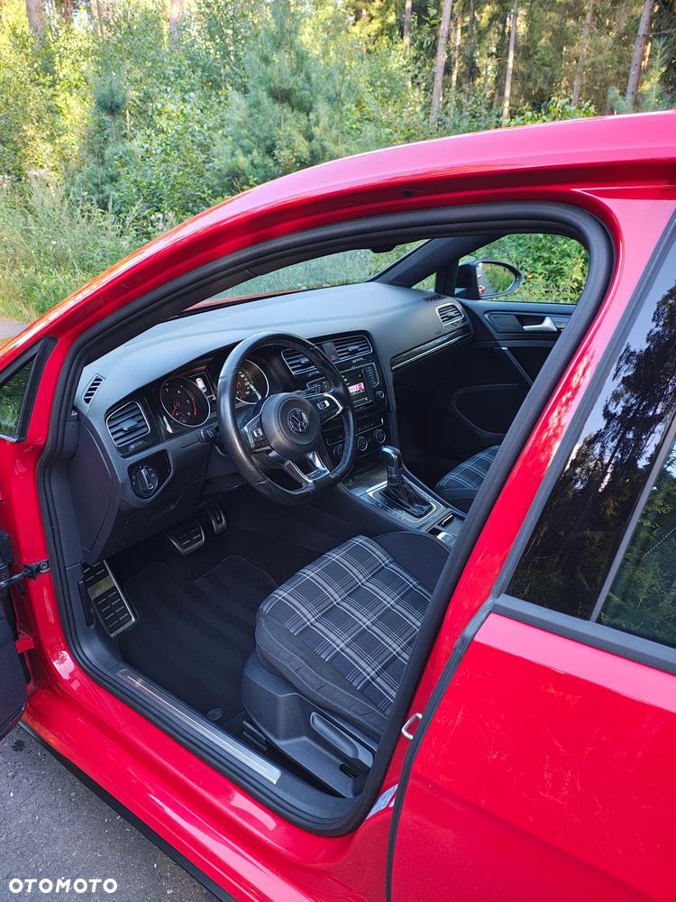 Volkswagen Golf - 6