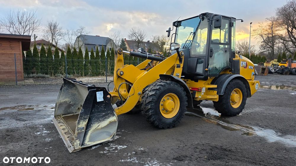 Caterpillar 907M - 1