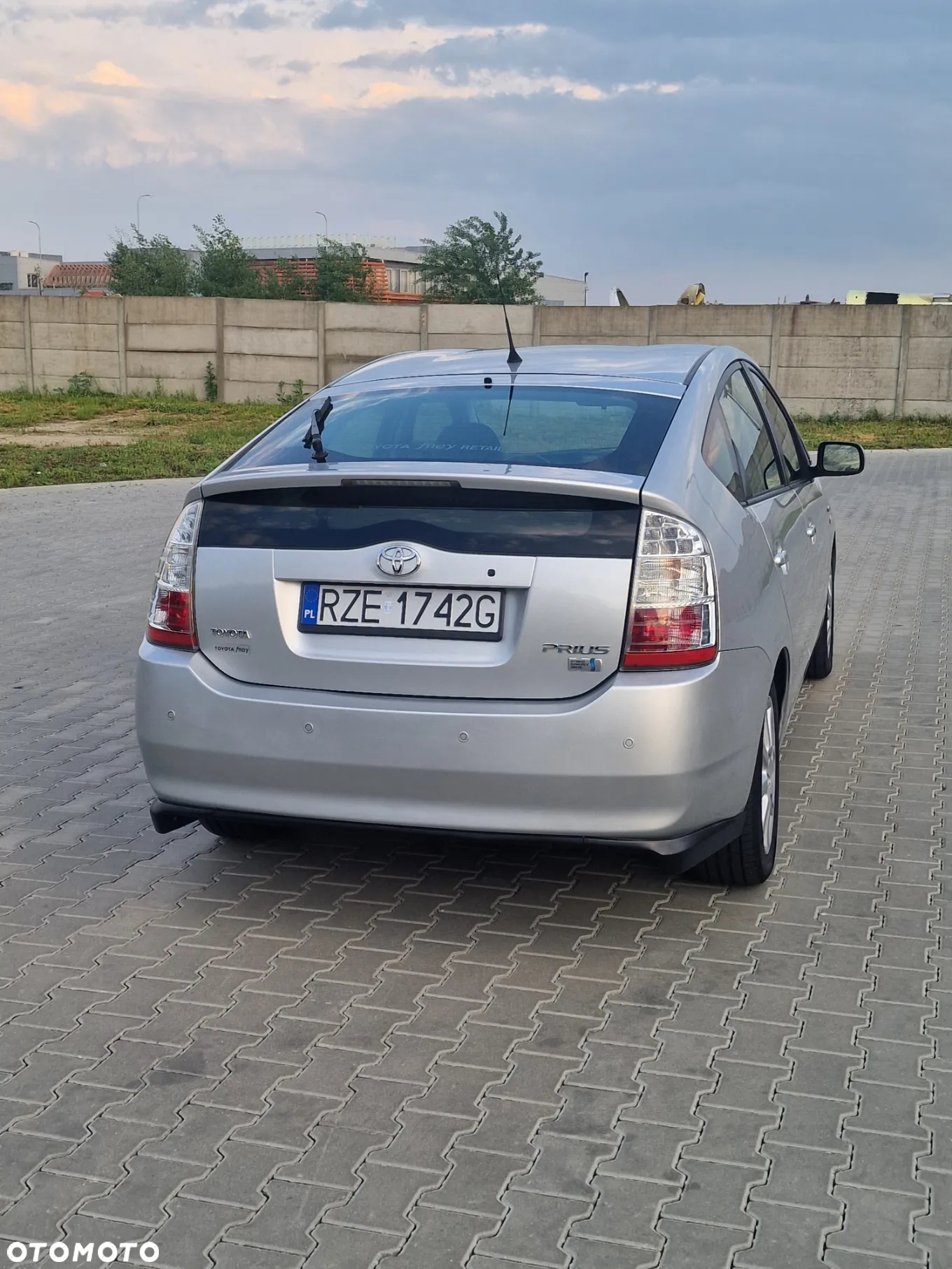 Toyota Prius (Hybrid) Executive - 4