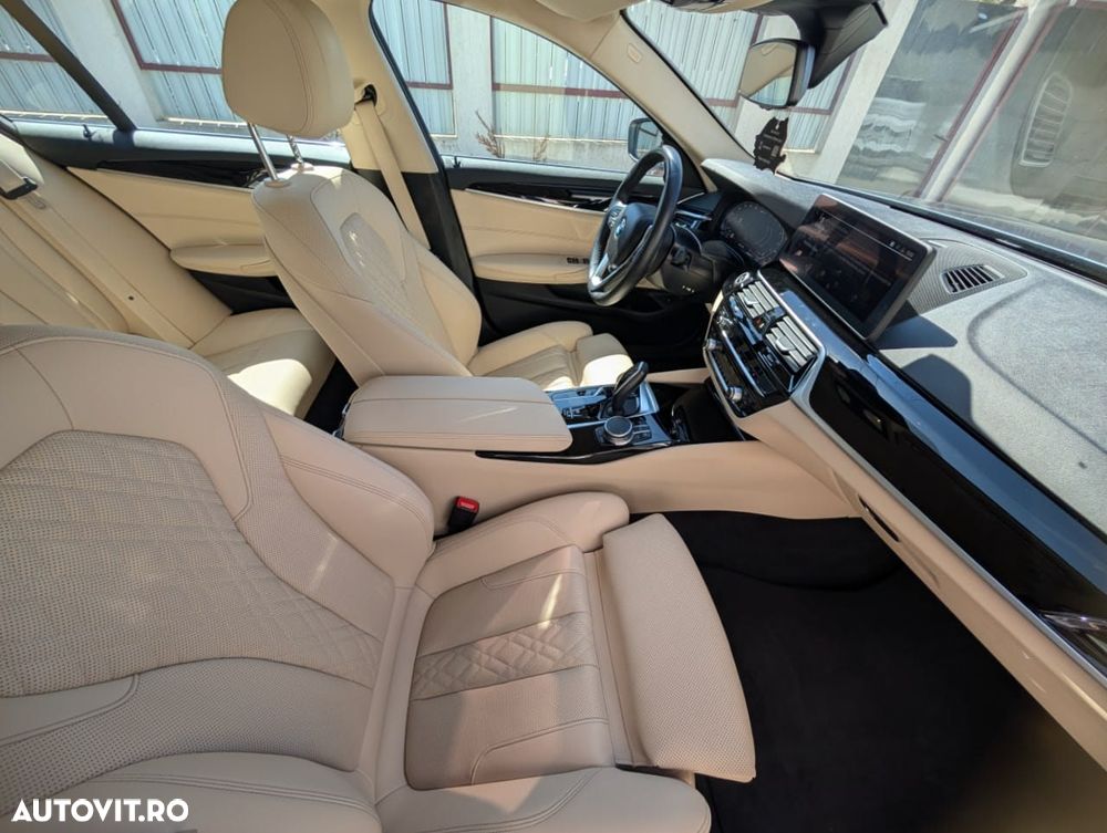 BMW Seria 5 520i Aut. Luxury Line - 15