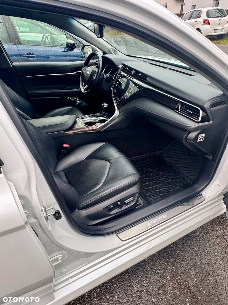 Toyota Camry Executive - 13