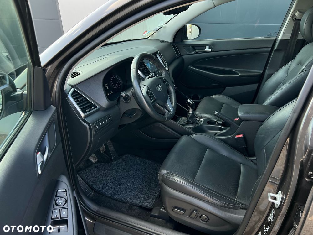 Hyundai Tucson 2.0 CRDI BlueDrive Style 2WD - 16