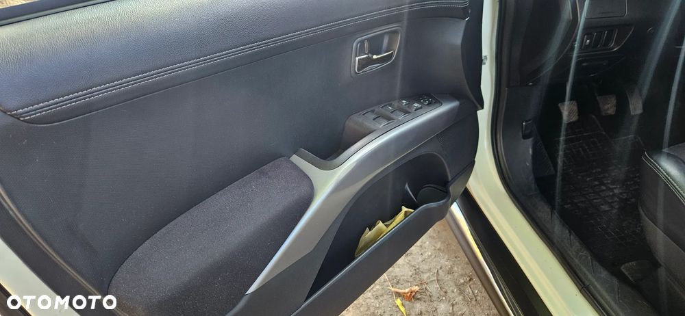 Mitsubishi Outlander - 19
