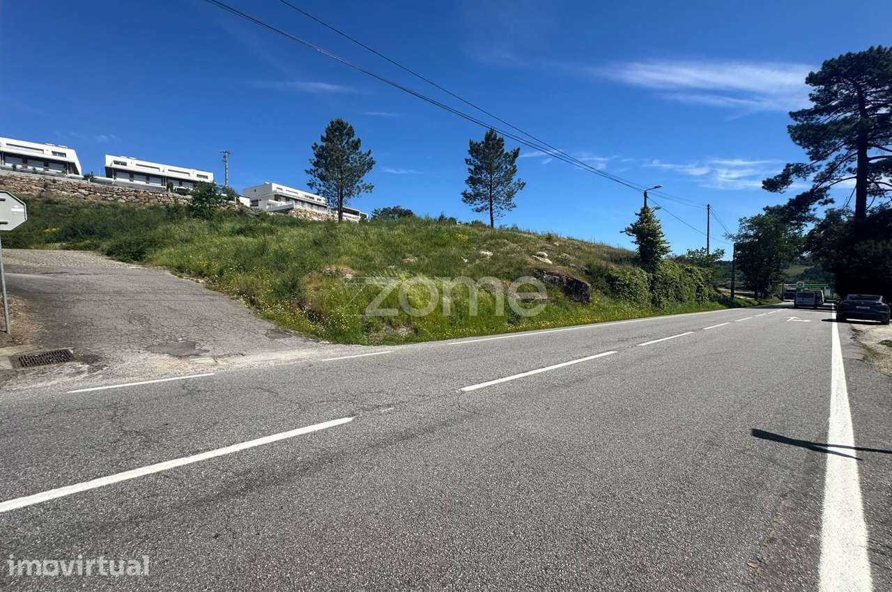 Terreno Urbano com 3.900m2 em Moreira de Cónegos, Guimarães - Grande imagem: 2/5
