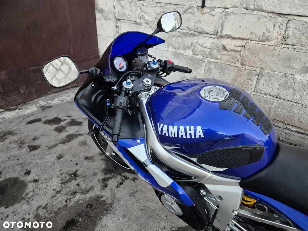 Yamaha R6 - 11