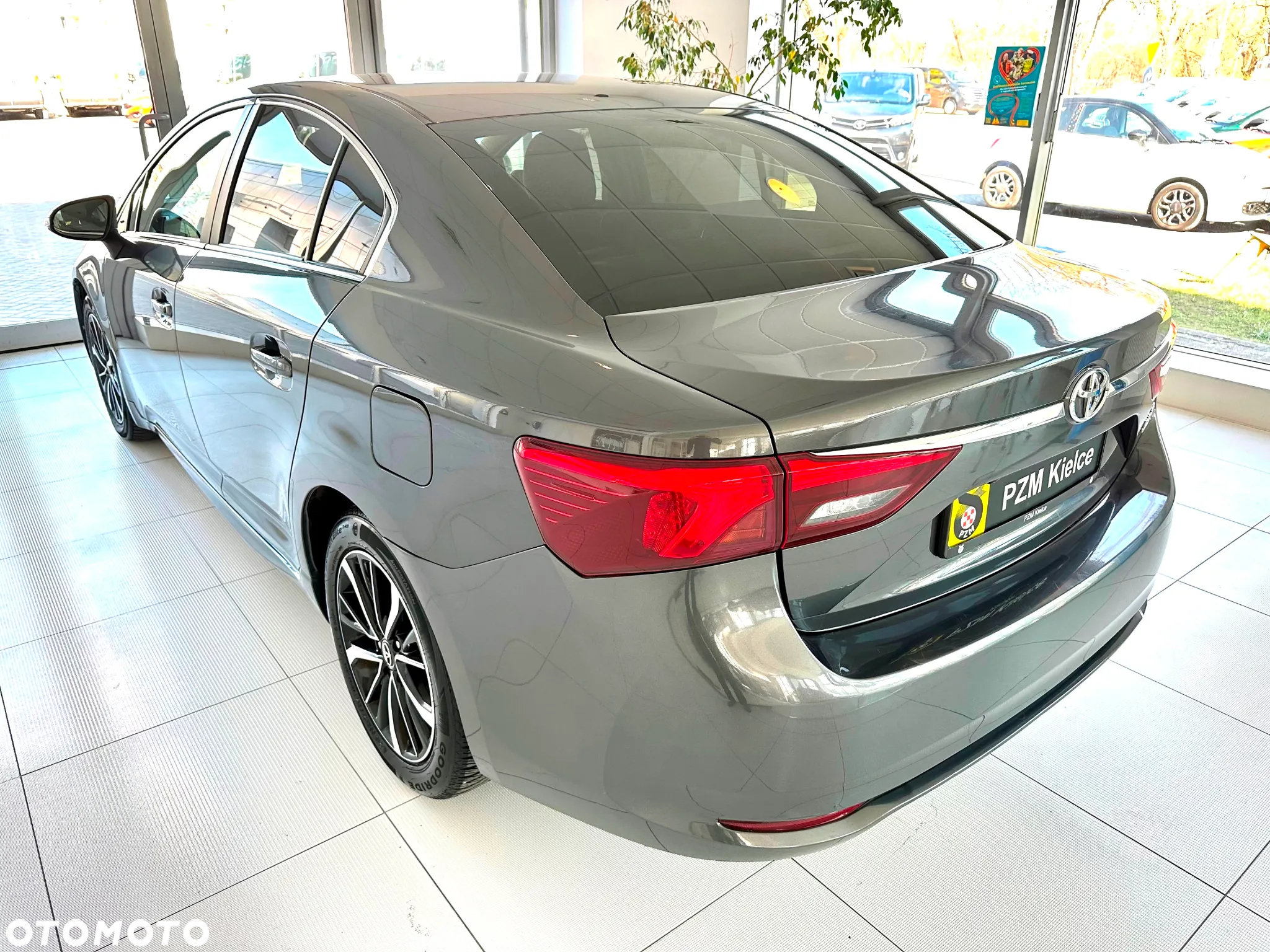 Toyota Avensis 2.0 D-4D Premium - 6