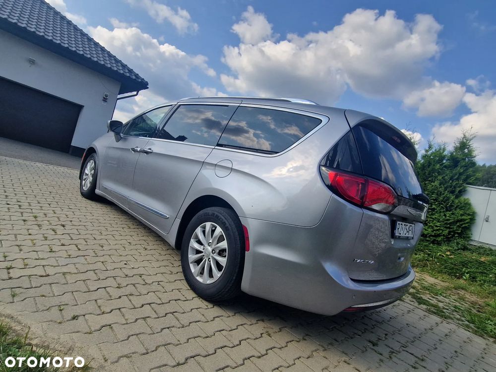 Chrysler Pacifica - 13