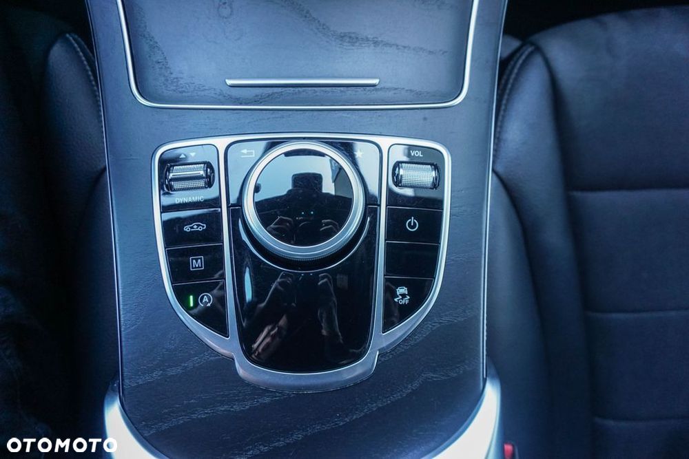 Mercedes-Benz GLC 250 4Matic 9G-TRONIC AMG Line - 28