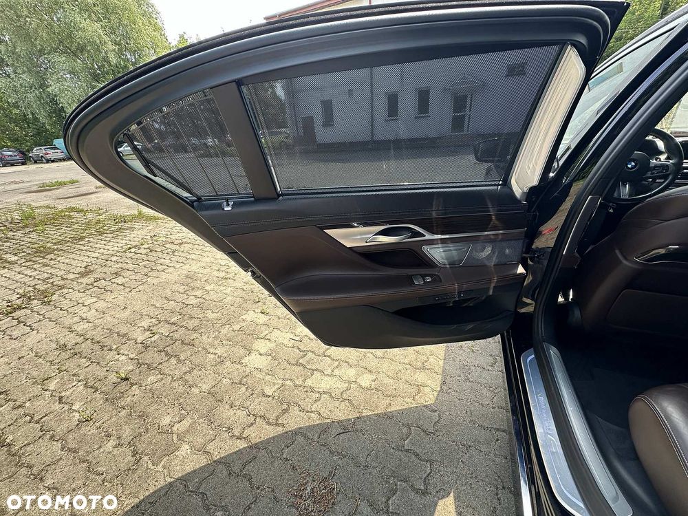 BMW Seria 7 740Le xDrive iPerformance - 7