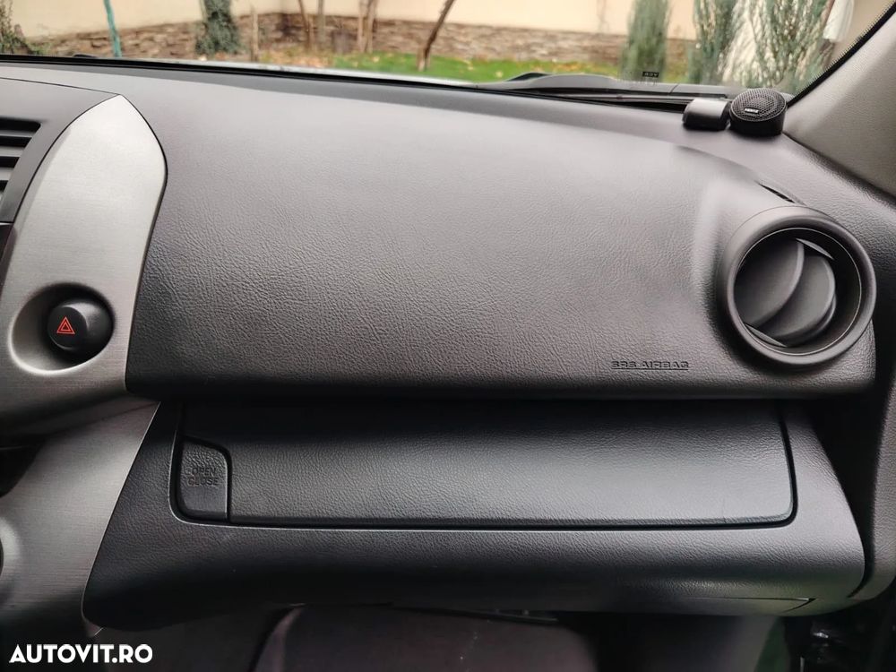 Toyota RAV4 2.2 D-4D 4x4 - 13