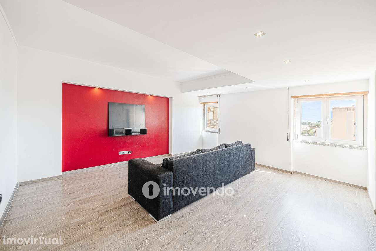 Apartamento T3 com áreas generosas e luz natural, no Carregado - Grande imagem: 3/47