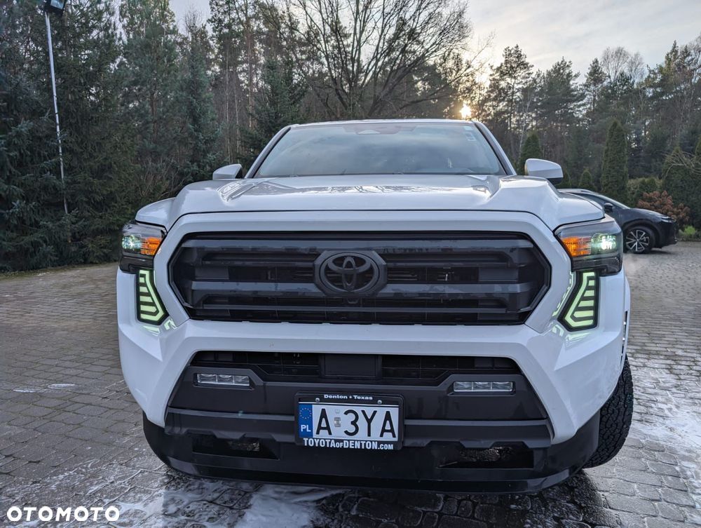 Toyota Tacoma - 15