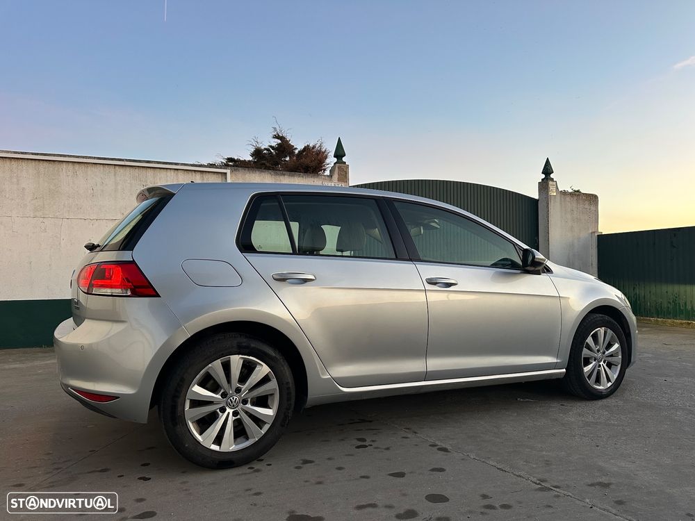 VW Golf 1.6 TDi Highline DSG - 11