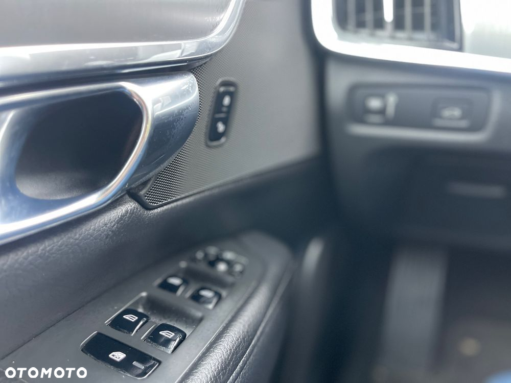Volvo V90 D4 Momentum - 19