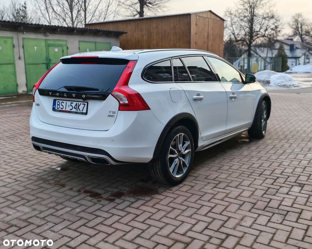Volvo V60 Cross Country - 12