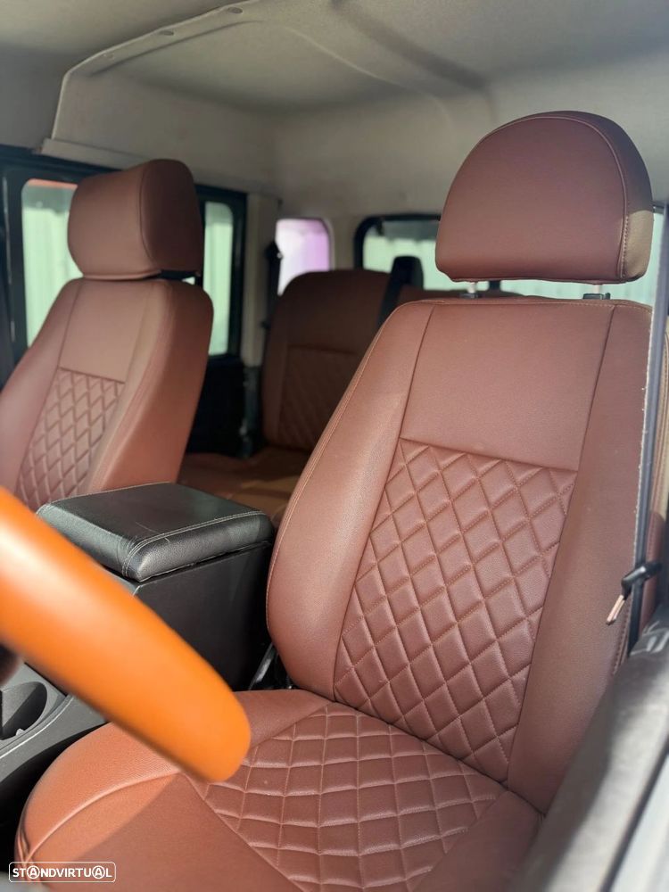 Land Rover Defender - 7