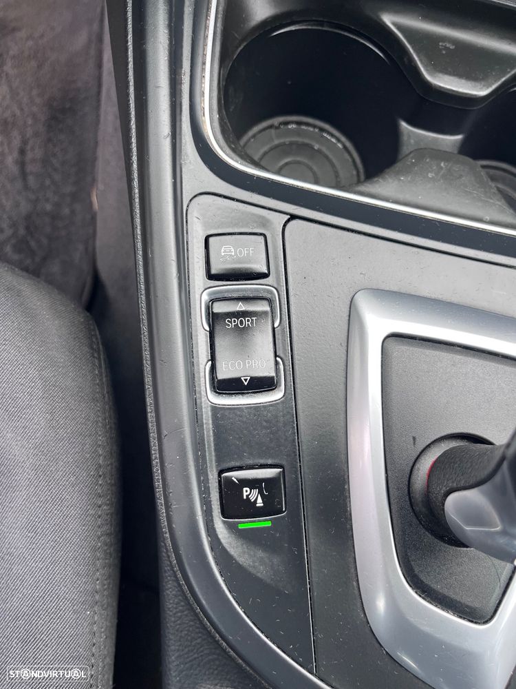 BMW 320 d Touring Aut. Sport Line - 37