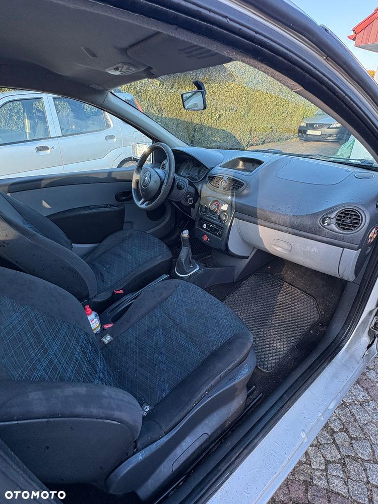 Renault Clio 1.2 16V Campus - 13