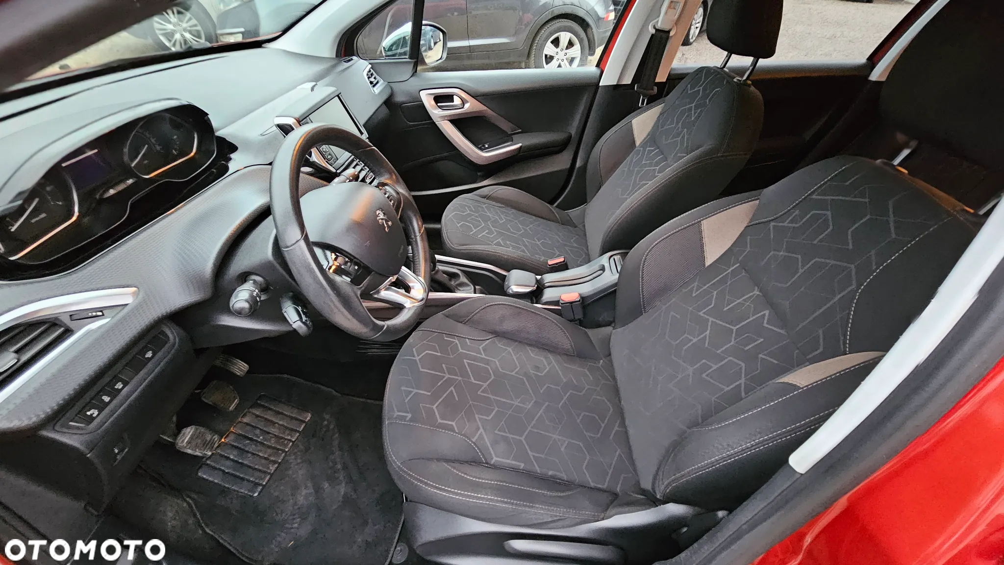 Peugeot 2008 1.2 Pure Tech Allure S&S - 22