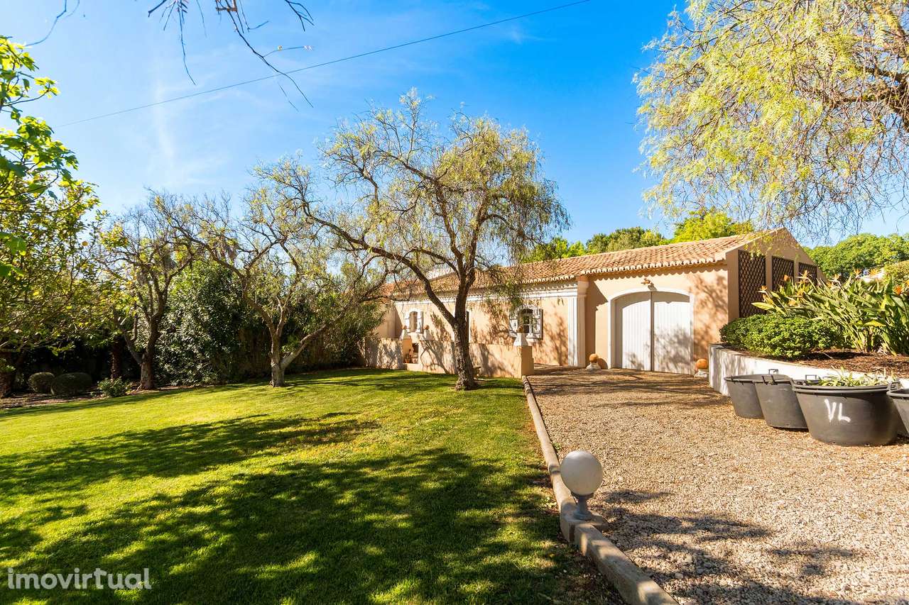 Moradia de luxo com piscina, anexo, campo de ténis  e jardim - Grande imagem: 5/50