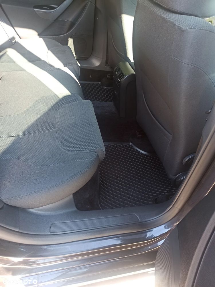 Volkswagen Passat 2.0 TDI Comfortline - 6